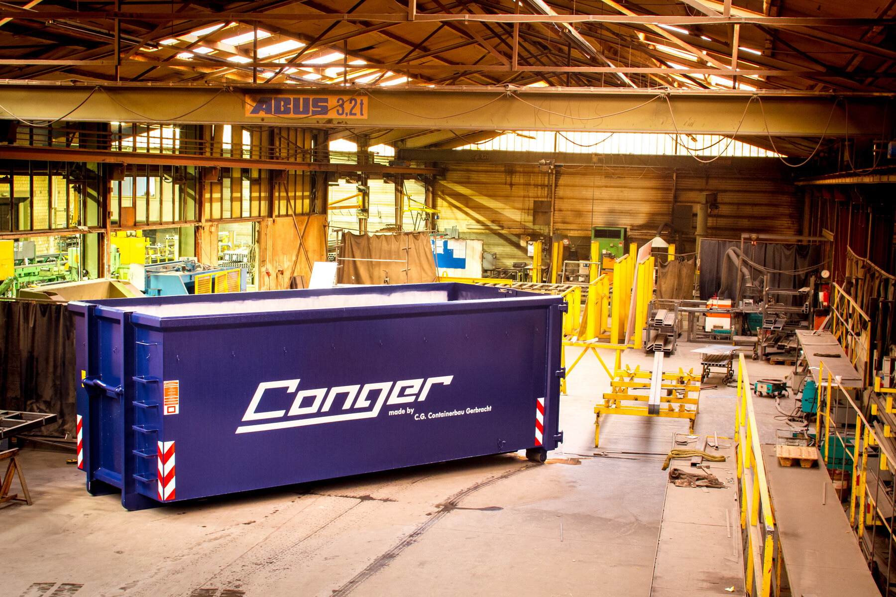 Container in der Gerbracht Fertigungshalle