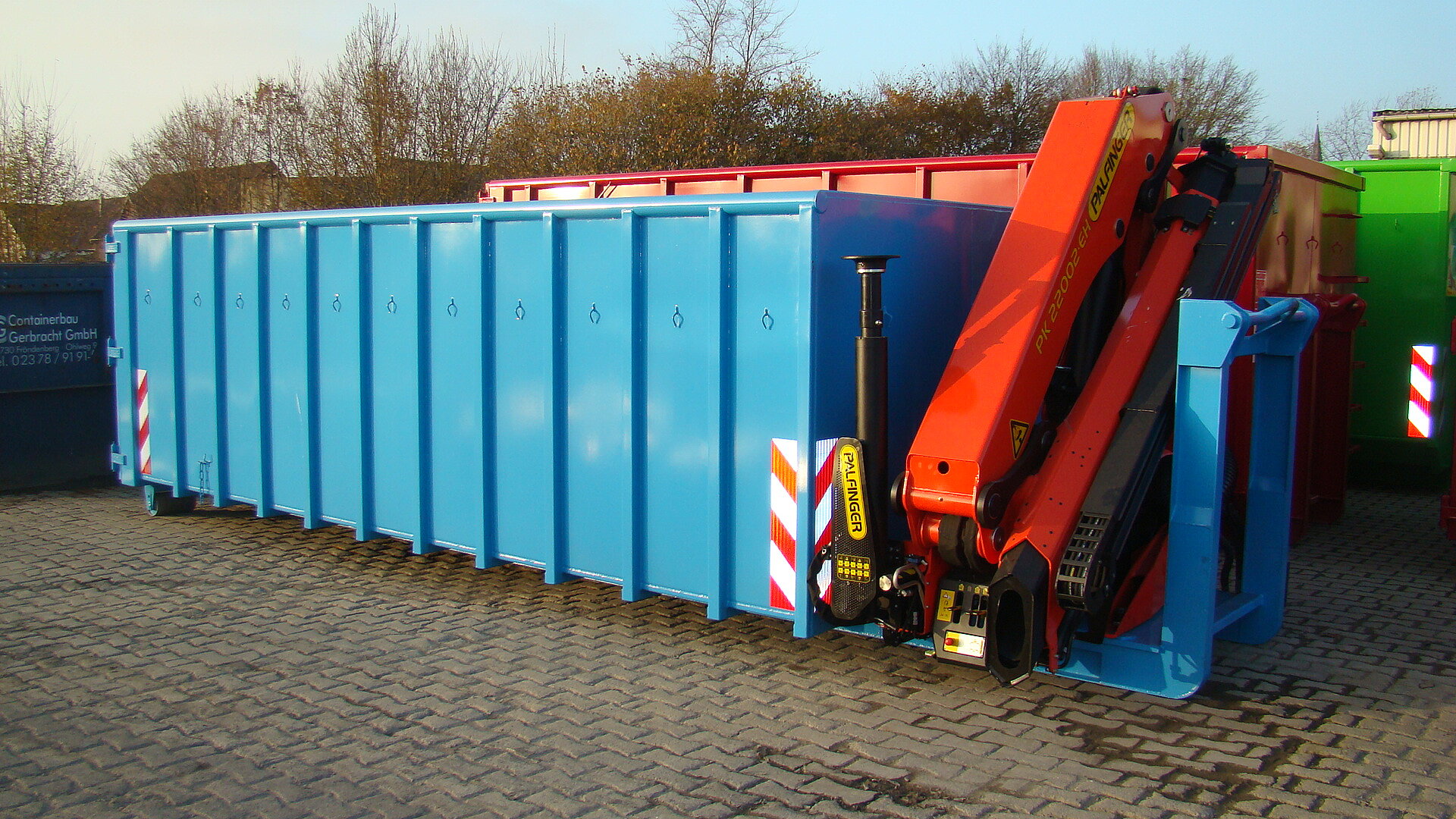 Abrollcontainer mit Kranvorbau DIN 30722, Kranplatte, Container mit Kran, Krancontainer, Container mit Kranplatte