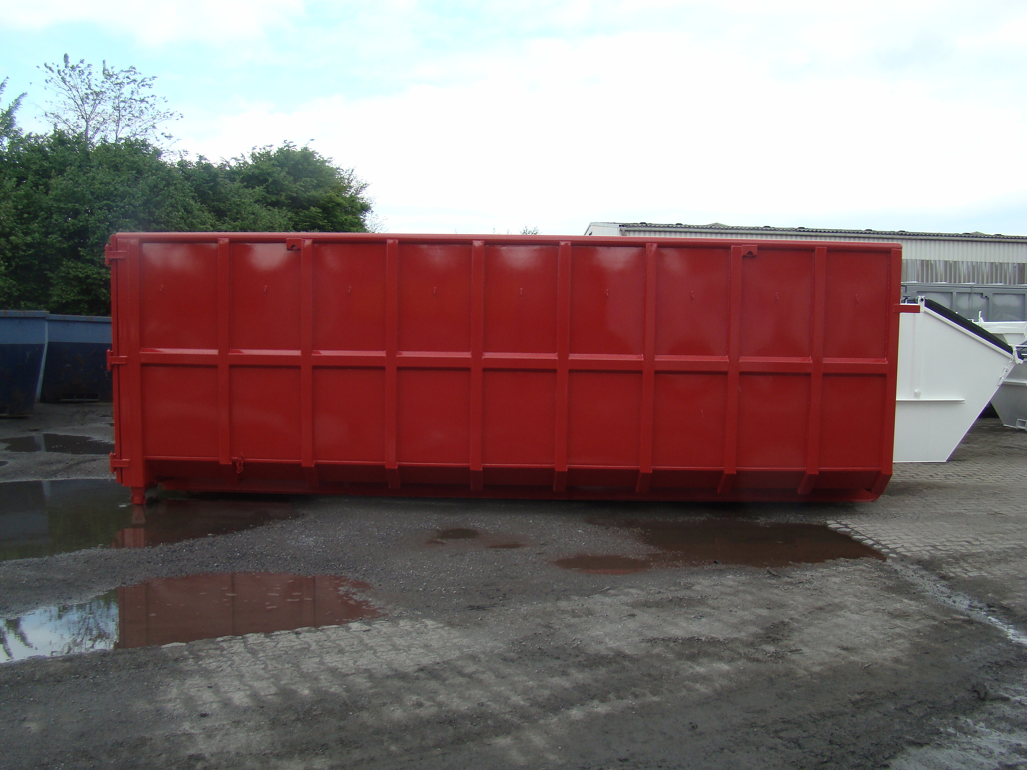 Container mit Bauchbinde, Längsverstärkung
