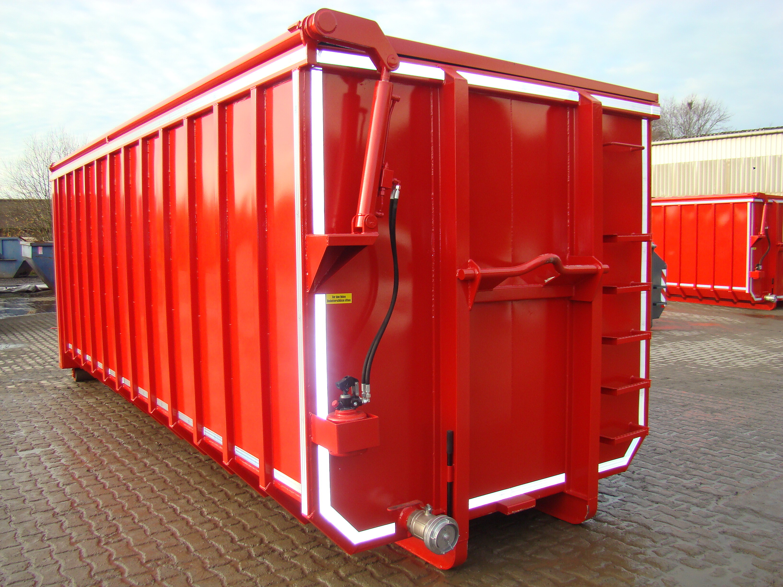 Container mit Konturmarkierung, 3M Markierungen, Klebemarkierung, Festaufbau
