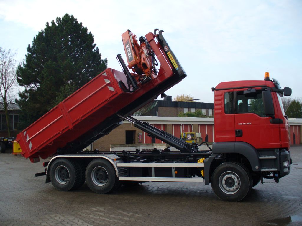 Container mit Kranvorbau